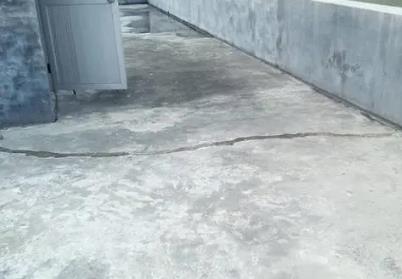 河津楼顶漏水维修公司分享下如何解决卫生间隐蔽部位漏水的问题?